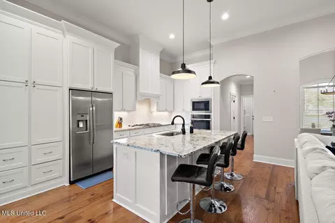 Kitchen - 352 Royal Pond Cir, Flowood, MS 39232 photo 2 of 5