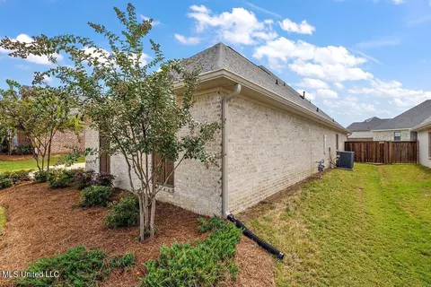 Exterior - 352 Royal Pond Cir, Flowood, MS 39232 photo 2 of 9