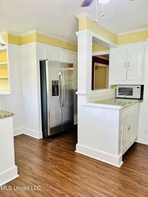 Kitchen - 2404 Audubon Dr, Laurel, MS 39440 photo 4 of 4