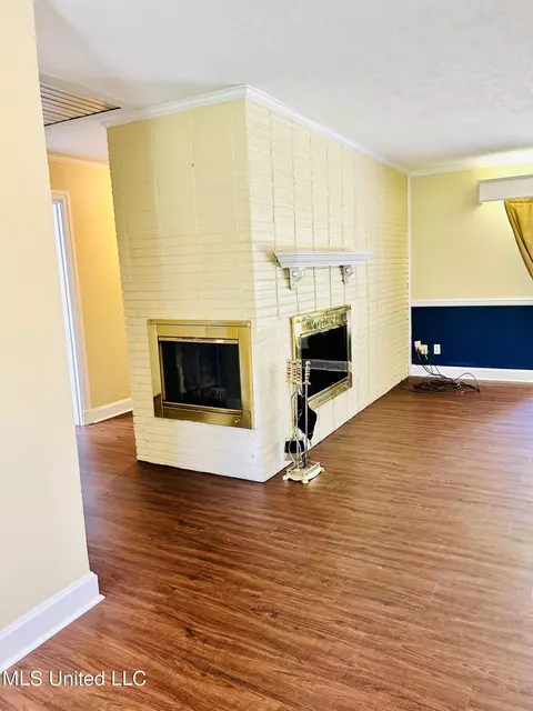 Living - 2404 Audubon Dr, Laurel, MS 39440 photo 1 of 1