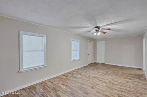 Living - 630 Robinhood Rd, Jackson, MS 39206 photo 3 of 4