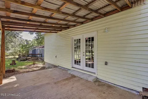 Exterior - 630 Robinhood Rd, Jackson, MS 39206 photo 4 of 6