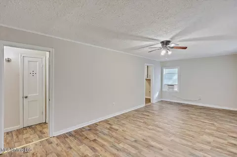 Living - 630 Robinhood Rd, Jackson, MS 39206 photo 1 of 4