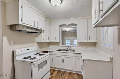 Kitchen - 630 Robinhood Rd, Jackson, MS 39206 photo 1 of 1