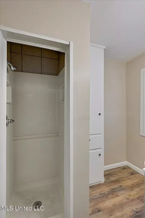 Bath - 630 Robinhood Rd, Jackson, MS 39206 photo 1 of 3