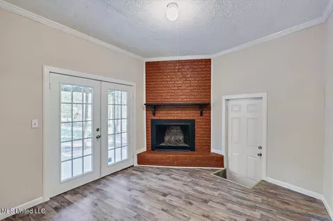 Living - 630 Robinhood Rd, Jackson, MS 39206 photo 4 of 4