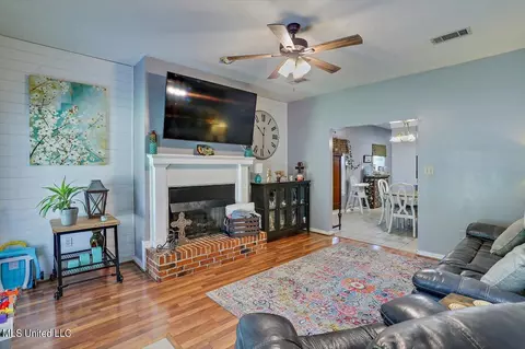 Living - 979 Bradford Pointe, Madison, MS 39110 photo 2 of 2
