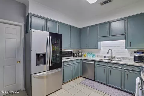 Kitchen - 979 Bradford Pointe, Madison, MS 39110 photo 1 of 4