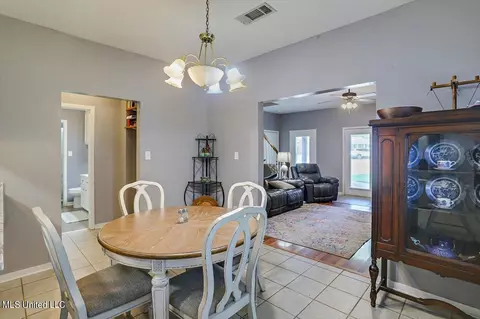 Dining - 979 Bradford Pointe, Madison, MS 39110 photo 1 of 2