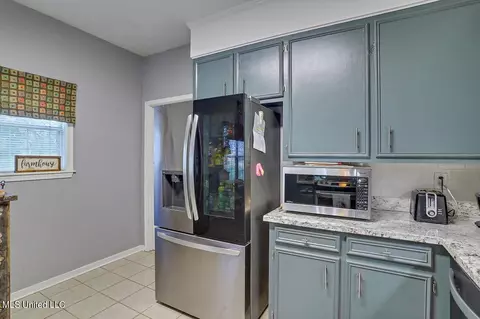 Kitchen - 979 Bradford Pointe, Madison, MS 39110 photo 4 of 4