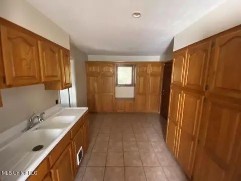 Entry Way - 1600 Airport Rd, Magee, MS 39111 photo 2 of 3