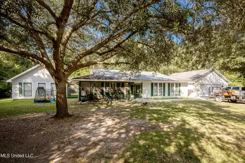 2437 Ellis Merchant Rd, Moss Point, MS 39562