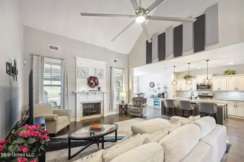 Entry Way - 3219 Mckenna Way, Hernando, MS 38632 photo 1 of 3