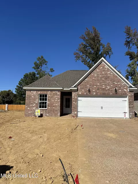 256 Flower Garden Dr, Southaven, MS 38671