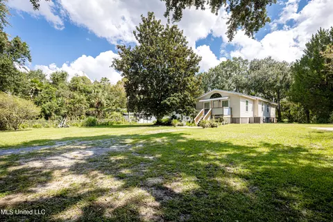 256 Holcomb Blvd, Ocean Springs, MS 39564