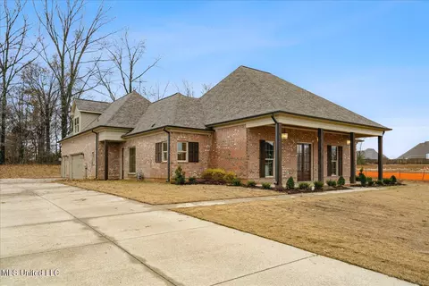 1845 Baisley Dr, Nesbit, MS 38651 photo 2