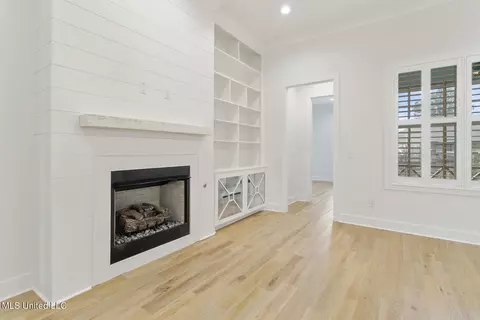 Living - 133 Camden Pt, Madison, MS 39110 photo 2 of 5