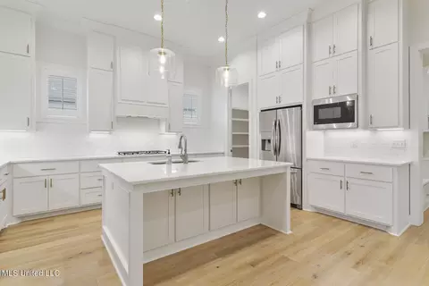 Kitchen - 133 Camden Pt, Madison, MS 39110 photo 1 of 5
