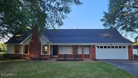 220 Barton Heights Cv, Byhalia, MS 38611