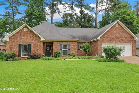 323 Pinewood Ln, Ridgeland, MS 39157