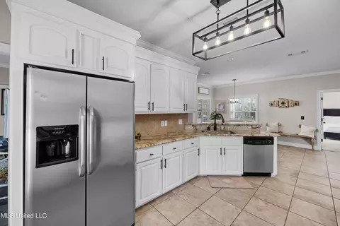 Kitchen - 110 Weldon Dr, Madison, MS 39110 photo 4 of 4