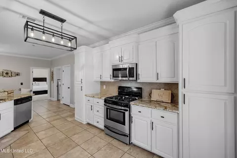 Kitchen - 110 Weldon Dr, Madison, MS 39110 photo 3 of 4