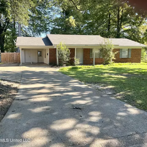 1020 Corinne Dr, Greenwood, MS 38930