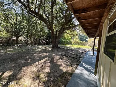 Exterior - 2926 Meadow Forest Dr, Jackson, MS 39212 photo 12 of 12