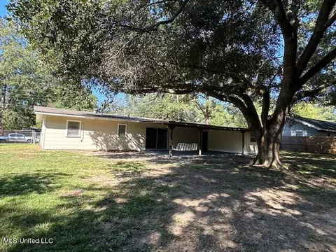 Exterior - 2926 Meadow Forest Dr, Jackson, MS 39212 photo 8 of 12