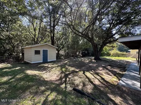 Exterior - 2926 Meadow Forest Dr, Jackson, MS 39212 photo 11 of 12