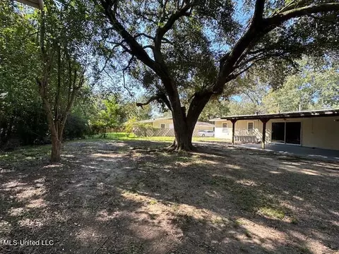 Exterior - 2926 Meadow Forest Dr, Jackson, MS 39212 photo 6 of 12