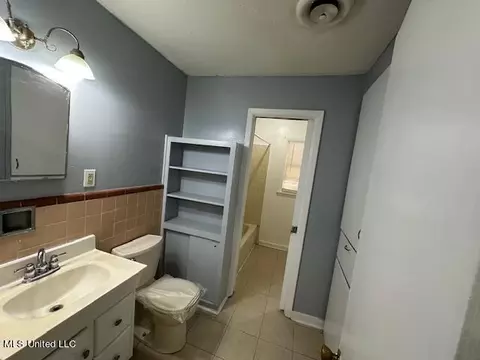 Bath - 2926 Meadow Forest Dr, Jackson, MS 39212 photo 1 of 4