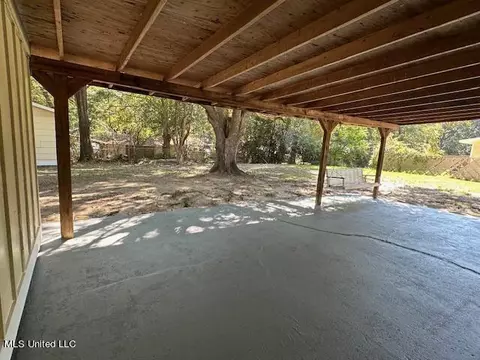 Exterior - 2926 Meadow Forest Dr, Jackson, MS 39212 photo 4 of 12