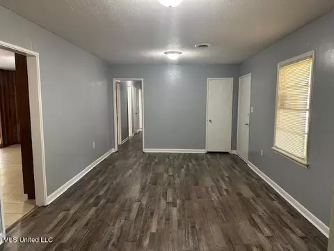 Living - 2926 Meadow Forest Dr, Jackson, MS 39212 photo 2 of 5