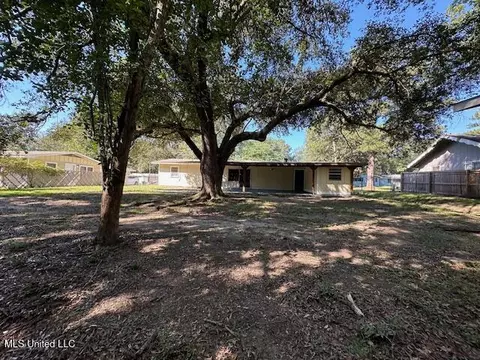 Exterior - 2926 Meadow Forest Dr, Jackson, MS 39212 photo 7 of 12