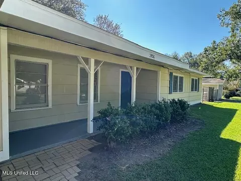 2926 Meadow Forest Dr, Jackson, MS 39212
