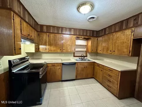 Kitchen - 2926 Meadow Forest Dr, Jackson, MS 39212 photo 1 of 2
