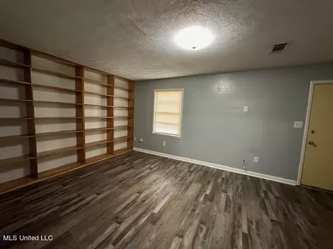 Living - 2926 Meadow Forest Dr, Jackson, MS 39212 photo 4 of 5