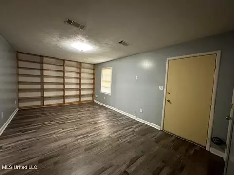 Living - 2926 Meadow Forest Dr, Jackson, MS 39212 photo 3 of 5