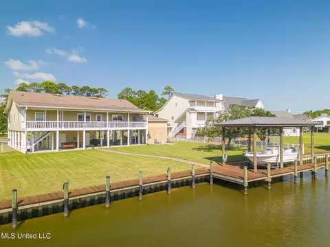 206 Hackberry Dr, Pass Christian, MS 39571