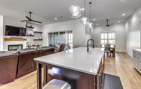 Kitchen - 474 Stump Ridge Rd, Brandon, MS 39047 photo 3 of 8