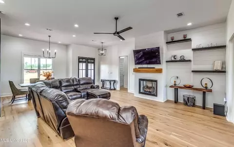 Living - 474 Stump Ridge Rd, Brandon, MS 39047 photo 1 of 3
