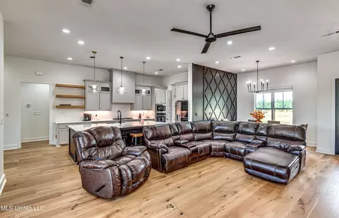 Living - 474 Stump Ridge Rd, Brandon, MS 39047 photo 3 of 3