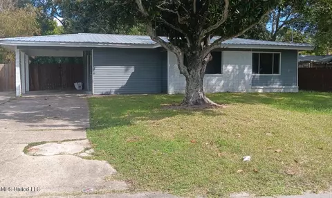 1808 Cherokee Dr, Pascagoula, MS 39581