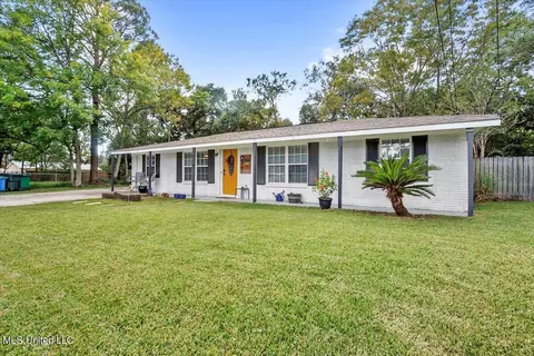 4702 Bel Meade Cir, Pascagoula, MS 39581