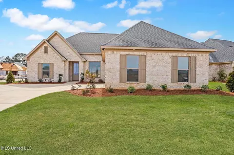 1018 Kensington Dr, Flowood, MS 39232