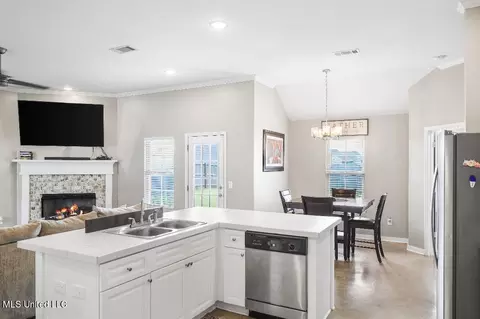 Kitchen - 984 Filmore Dr, Brandon, MS 39042 photo 1 of 5