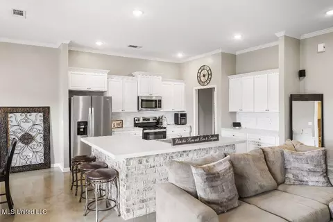 Kitchen - 984 Filmore Dr, Brandon, MS 39042 photo 2 of 5