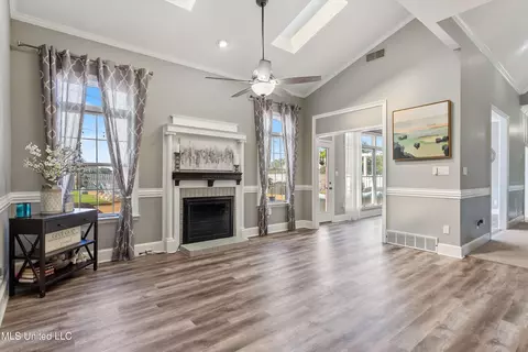 Living - 1910 Green Village Dr, Hernando, MS 38632 photo 2 of 2