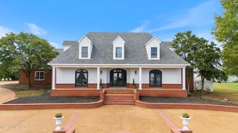 1910 Green Village Dr, Hernando, MS 38632